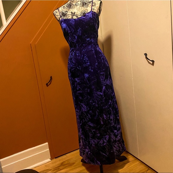 90s Vintage Crushed Velvet Spaghetti Strap Maxi Dress - Picture 2 of 6